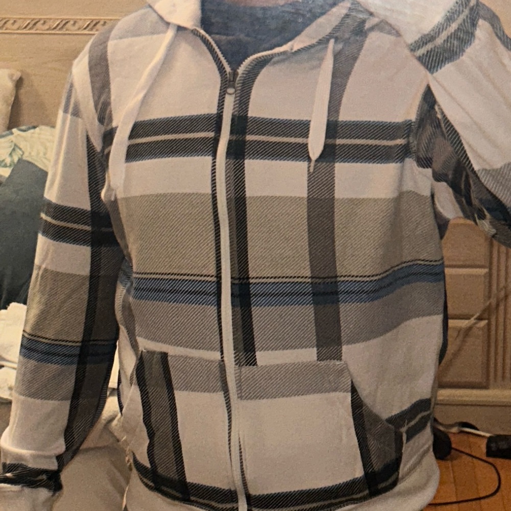 no boundaries medium (38-40) sweatshirt